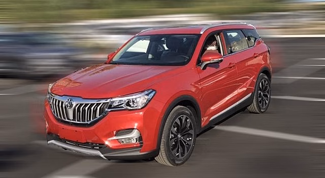 В Сети появились снимки нового кроссовера Brilliance V6