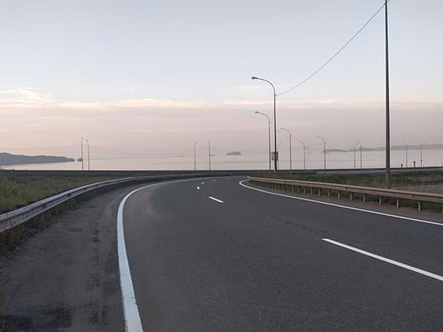 Во Владивостоке наносят разметку и устанавливают дорожные знаки