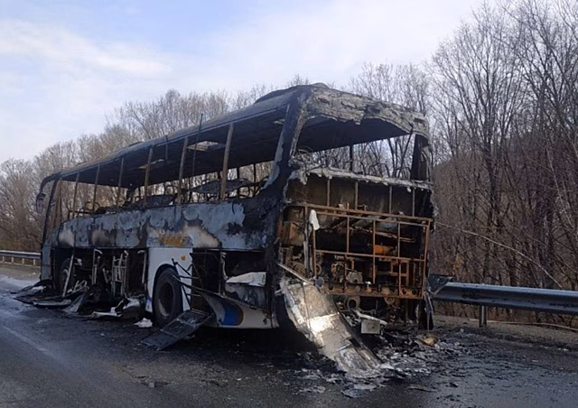 Пассажирский автобус сгорел на федеральной трассе Владивосток - Хабаровск