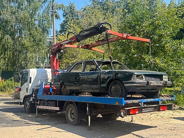 Брошенный автомобиль перемещен с улицы Онежской в Пензе на спецстоянку