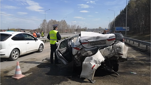Массовое ДТП на выезде из Екатеринбурга случилось из-за пыли