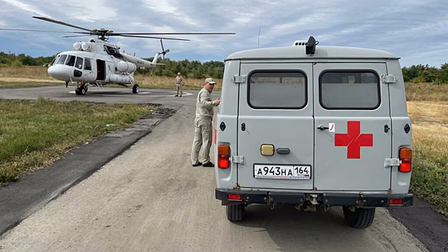 Саратовские врачи на вертолете доставили в больницу пациента с переломом позвоночника