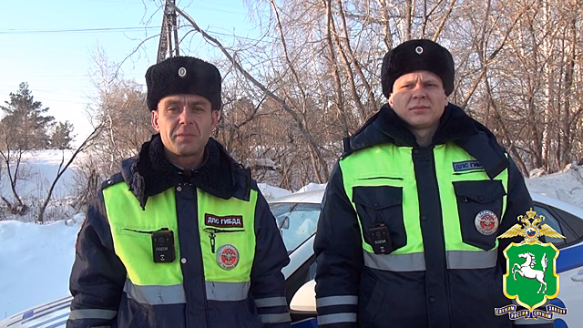 Автоинспекторы оказали доврачебную помощь двум пенсионерам, пострадавшим в ДТП в Томской области