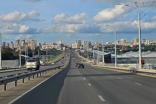 Владелец «Бентли» выплатит 900 тысяч за разрушенный Октябрьский мост в Новосибирске