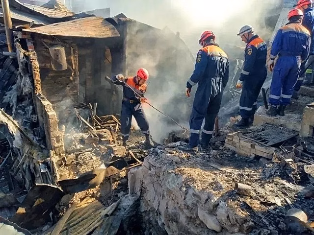 В районе Варваринки восстанавливают разрушенный обломками дрона водопровод