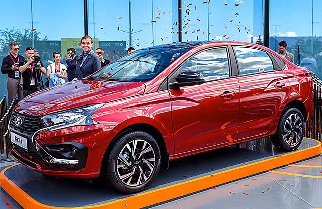 «АвтоВАЗ» показал новую Lada Iskra на ПМЭФ