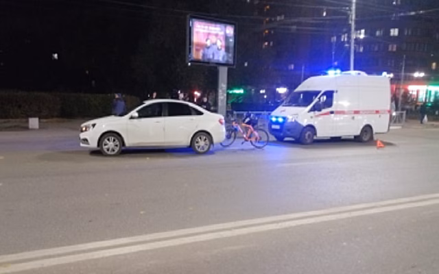 В Рязани Lada Vesta сбила 16-летнего велосипедиста на Чкалова