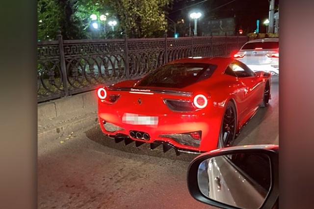 Волгоградцы увидели на улицах красный Ferrari