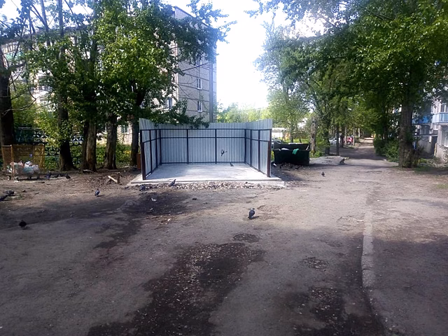 Контейнерная площадка с твердым покрытием обустроена в районе улиц Кронштадтской и Одесской