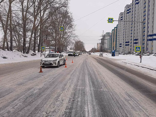 Водитель такси сбил новосибирца на «зебре»