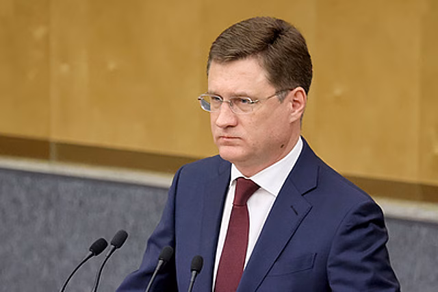 Новак: Индия начала расчеты за нефть РФ в юанях, но в основном платит рублями