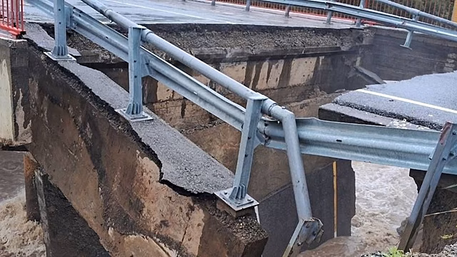 В Бурятии перекрыли движение у границы с Монголией из-за обрушения моста