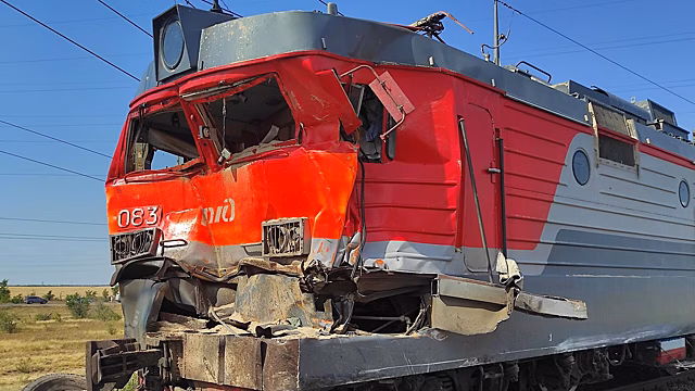 В Саратовской области при столкновении автомобиля и поезда пострадали два человека