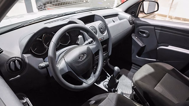 АвтоВАЗ назвал причину проблемы с рулевым управлением на Lada Largus
