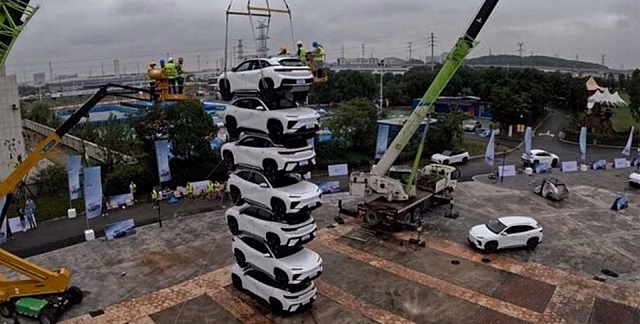 Chery воспроизвела невероятный трюк Volvo с автобашней