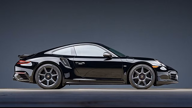 Москвич может потерять свой Porsche 911 из-за 182 штрафов за нарушения ПДД