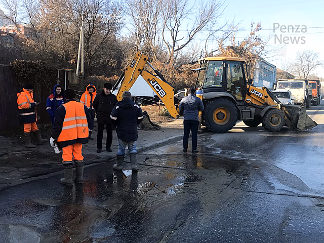 Причиной утечки на улице Кураева в Пензе стал перелом трубы — «Горводоканал»