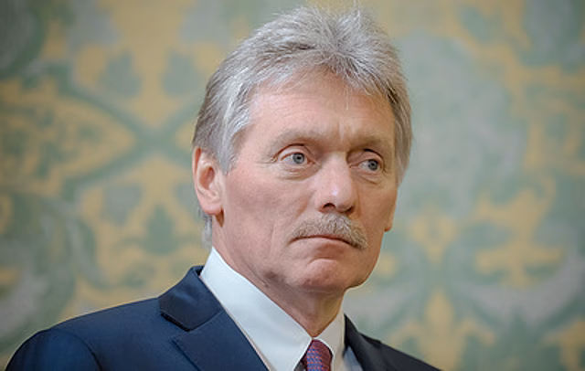 Песков ответил на обвинения в причастности России к поджогу дома Стармера