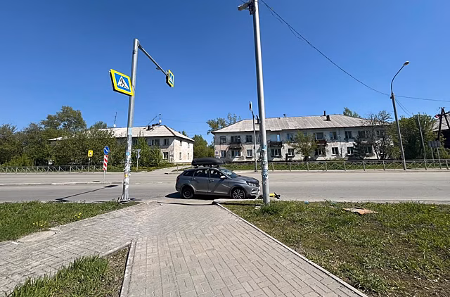 Водитель Весты сбила двух подростков на электросамокате в Новосибирске