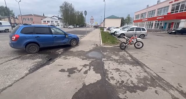 Подростки на мотоцикле попали в аварию в Урене
