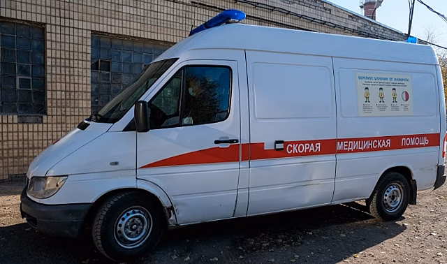 На юге Волгограда 32-летний мотоциклист врезался в иномарку