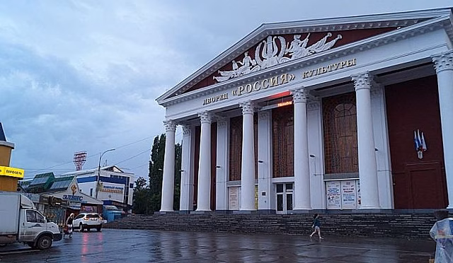 Иномарка сбила мужчину у ДК «Россия» в Саратове