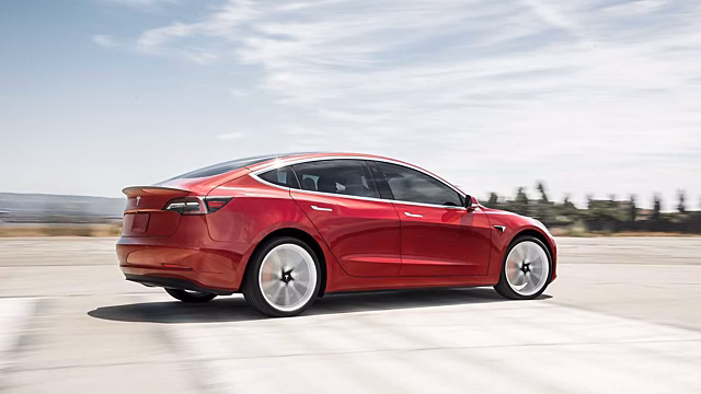Американские власти призывают Tesla объявить отзывную акцию из-за автопилота