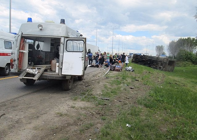 Опубликовано видео с места ДТП с участием микроавтобуса под Тулой