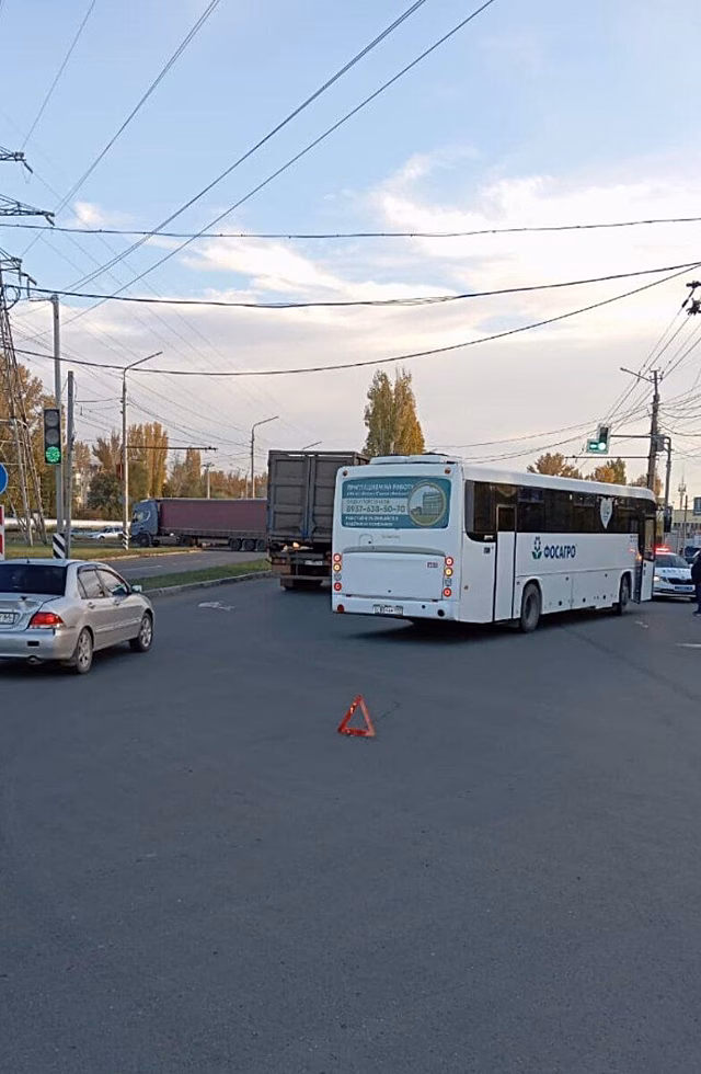 Молодая девушка попала под автобус в Балакове
