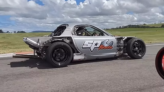 Эта Mazda RX-7 оснащена воющим шестироторным двигателем стоимостью в 70 000 долларов