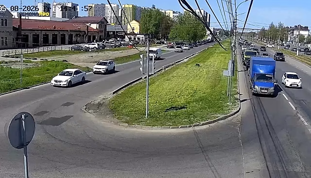В Курске заработал новый светофор на дублёре улицы Энгельса