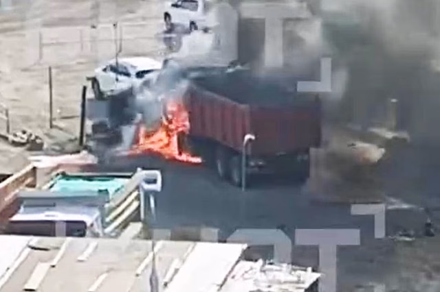 В Москве взорвавшийся грузовик КамАЗ попал на видео