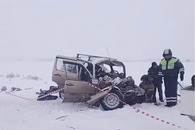 На Урале Chevrolet влетел в грузовик. Погибли три человека