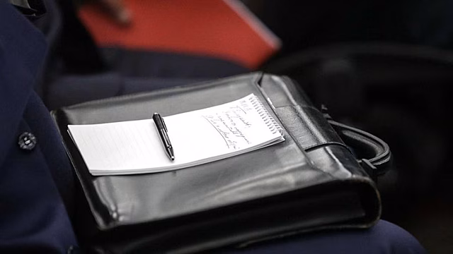 Правительство сократило расходы на соцподдержку и пенсии. Деньги перепали силовикам