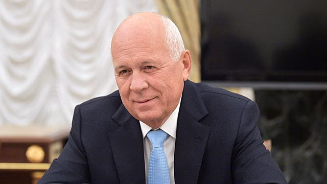 Глава «Ростеха» протестировал новый «Москвич»