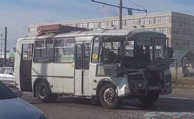 В Курске в ДТП на ул.Энгельса пострадали 5 пассажиров маршрутного ПАЗика