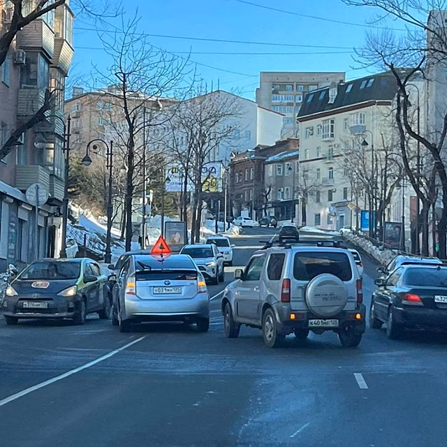 Движение затруднено. Во Владивостоке произошло сразу два ДТП в центре города