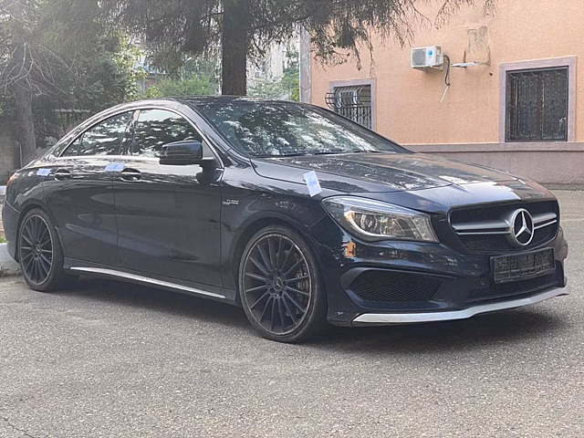 В Краснодаре судебные приставы за долги арестовали Mercedes-Benz
