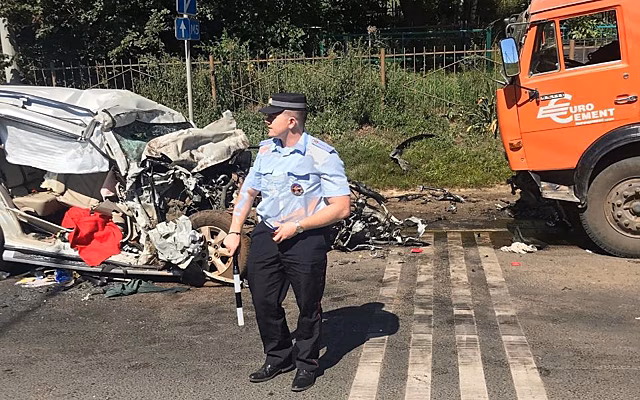На окружной в Калининграде перевернулся грузовик