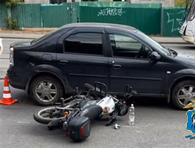 Водитель мопеда угодил под Renault Logan в Самаре