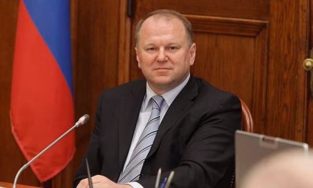 Цуканов предложил передать автомобили чиновников волонтерам