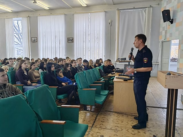 Самарские студенты прослушали краш-курс от полицейских