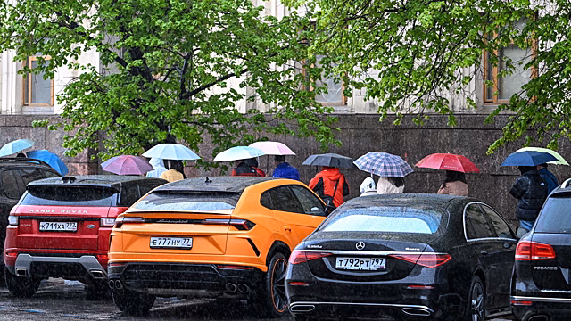Автомобили каких цветов выбирают в РФ чаще всего