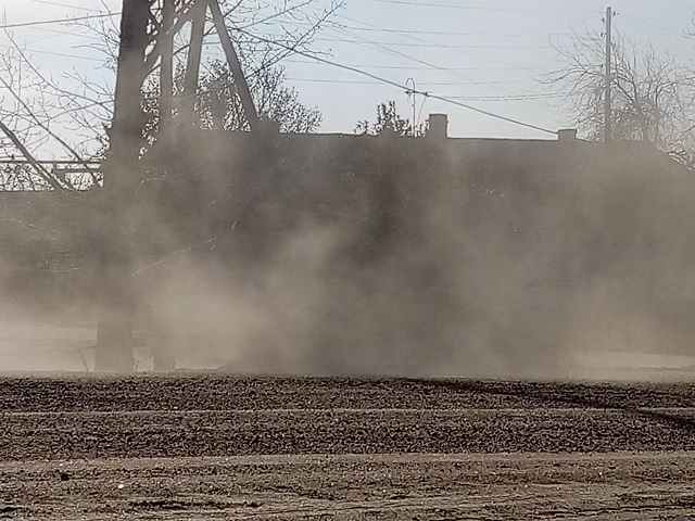 Село в Уйском районе находится во власти пыли, жители зовут на помощь Текслера
