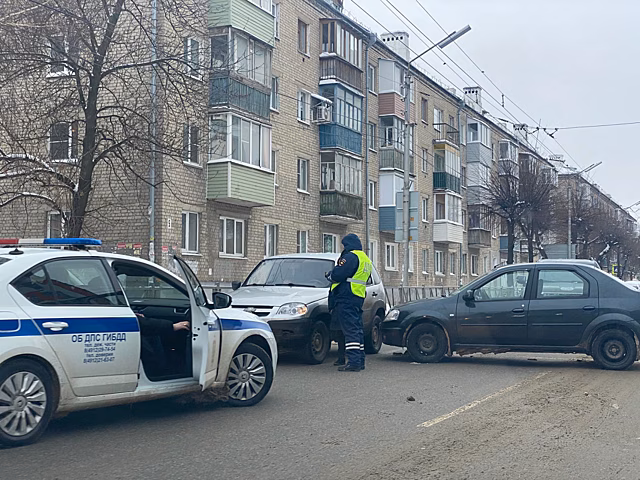 ДТП на улице Чкалова в Рязани мешает проезду автомобилей