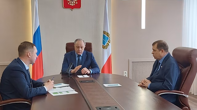 Саратовские улицы очищают от снега 268 единиц техники