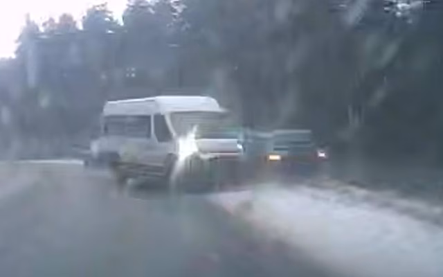 Авария маршрутки и легковушки в Рязанской области попала на видео
