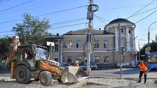 Губернатор обрушился с критикой на власти Саратова из-за затянувшегося ремонта тротуаров