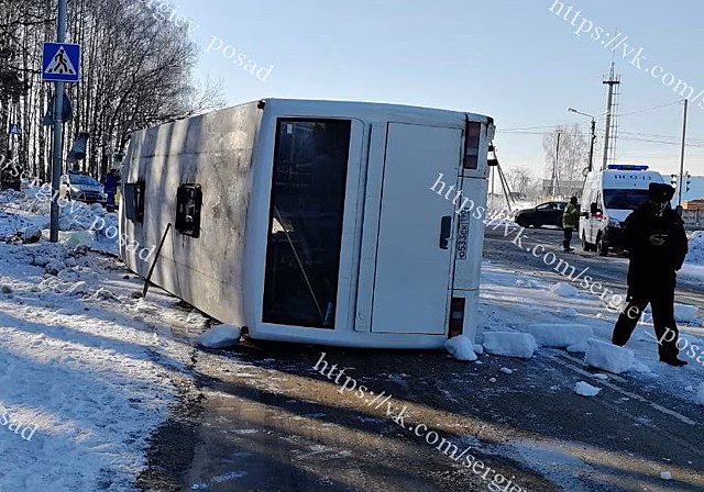 В Подмосковье маршрутка попала в ДТП. 13 пострадавших