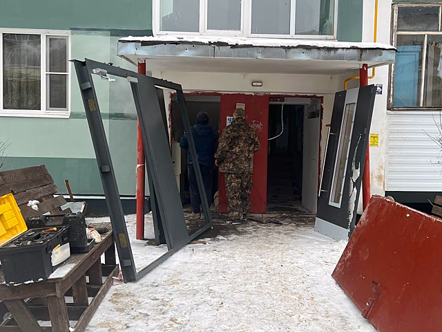 Входные двери заменили в Щаповском